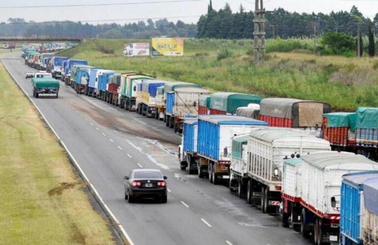Imagen de Crisis en el transporte rural: se profundizan las protestas y las Bolsas de Cereales piden di&aacute;logo urgente