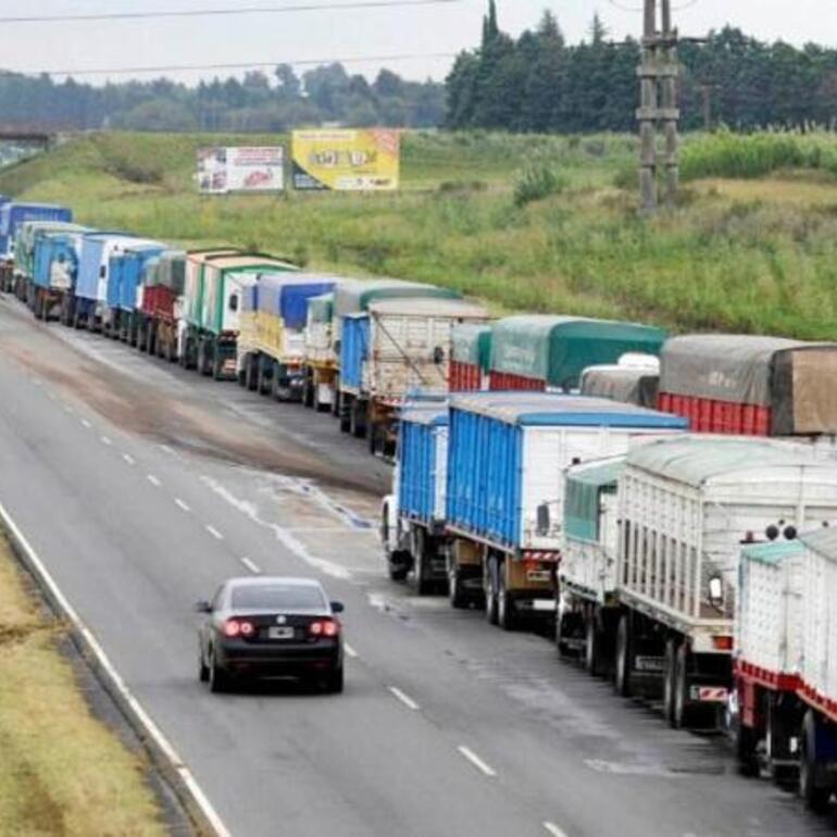 Imagen de Crisis en el transporte rural: se profundizan las protestas y las Bolsas de Cereales piden di&aacute;logo urgente