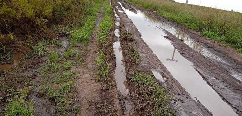 Imagen de Vecinos denuncian el deterioro del camino rural en Paraje El Omb&uacute; y apuntan contra el tr&aacute;nsito pesado