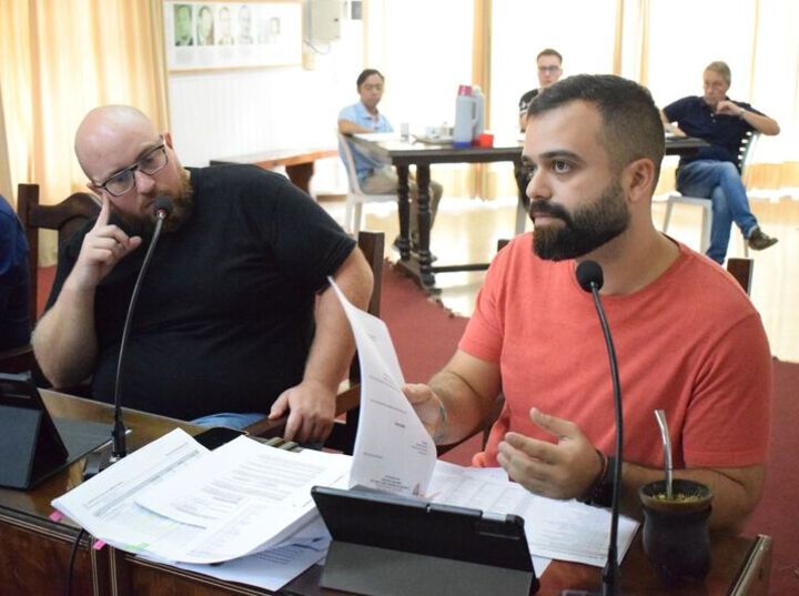 Polinesi y Salinas durante la sesi&oacute;n de este martes.