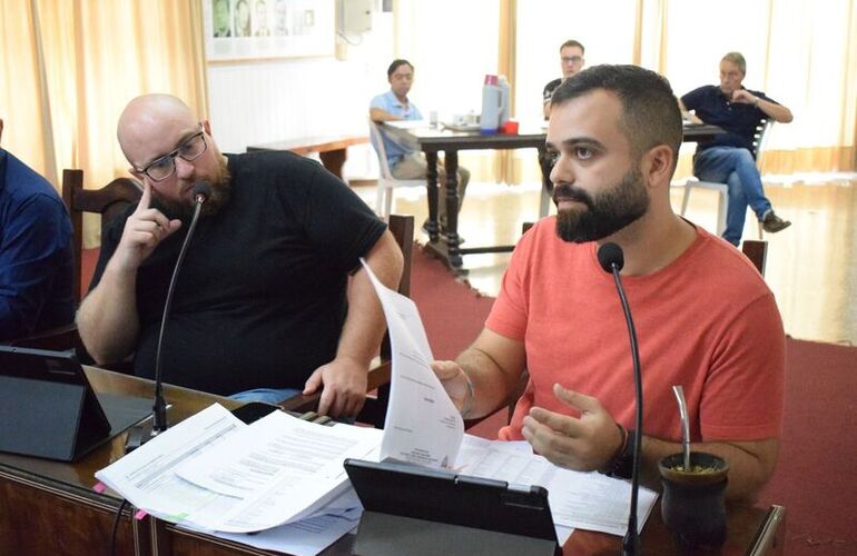 Polinesi y Salinas durante la sesi&oacute;n de este martes.