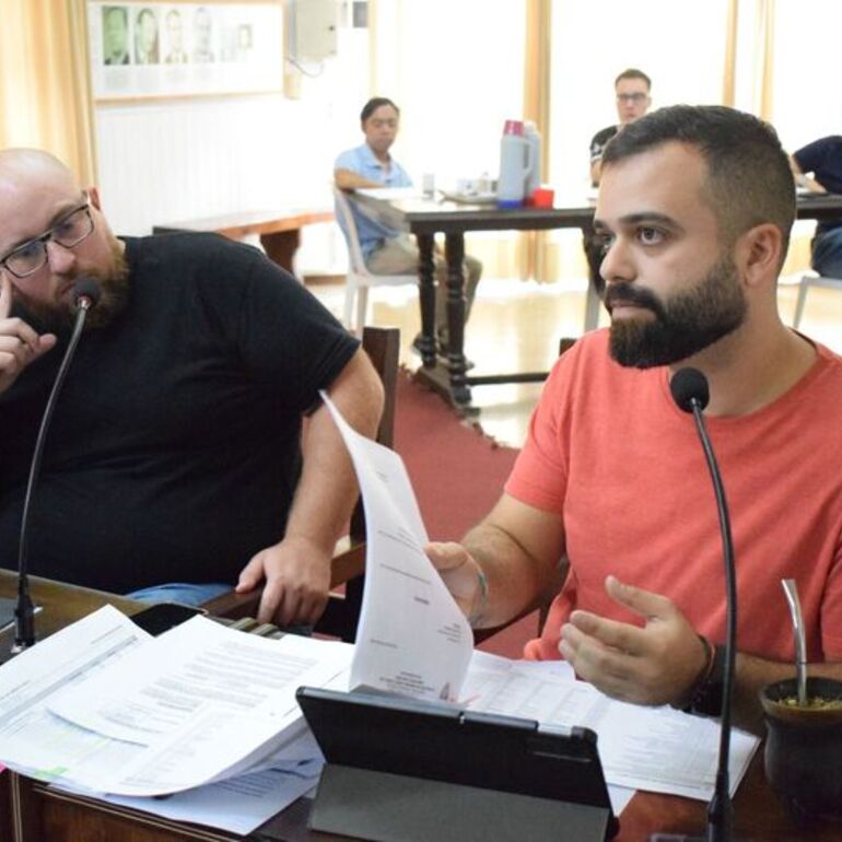 Polinesi y Salinas durante la sesi&oacute;n de este martes.