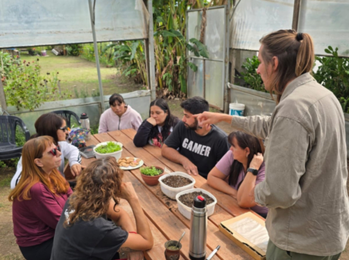 Imagen de Se realiz&oacute; un Taller de Huerta en el vivero Estaci&oacute;n Verde