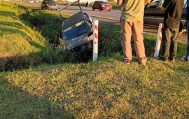 Imagen de Accidente en Ruta 21: un conductor perdi&oacute; el control y termin&oacute; en la zanja