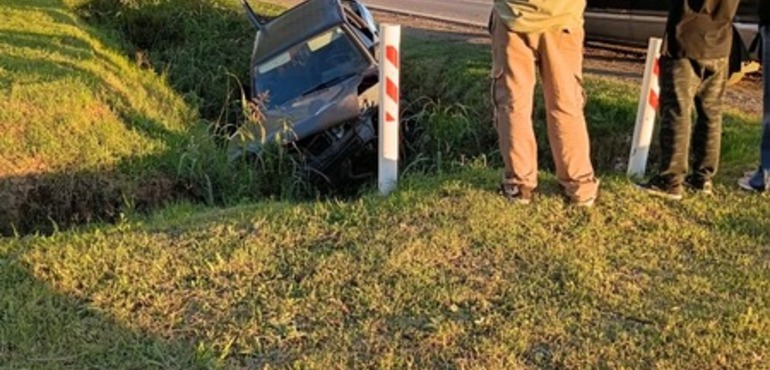 Imagen de Accidente en Ruta 21: un conductor perdi&oacute; el control y termin&oacute; en la zanja