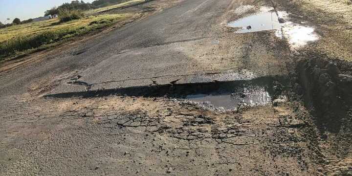 Imagen de Reclamo por el grave estado del ingreso desde la autopista a Arroyo Seco