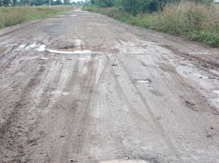 Imagen de Vecinos denuncian el estado �intransitable� del camino al Club de Pescadores en Fighiera