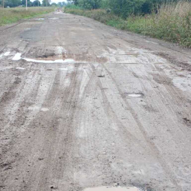 Imagen de Vecinos denuncian el estado �intransitable� del camino al Club de Pescadores en Fighiera