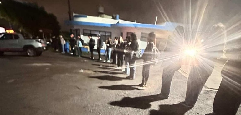 Imagen de Usuarios que viajan a Rosario denuncian demoras, sobrecarga y gastos extra en el transporte