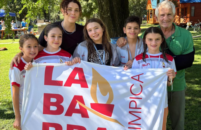 Imagen de Nadadores de Labarra Ol&iacute;mpica, participaron con &eacute;xito del Torneo 105 Aniversario Celeste en Totoras