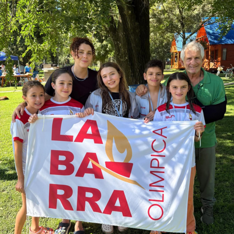 Imagen de Nadadores de Labarra Ol&iacute;mpica, participaron con &eacute;xito del Torneo 105 Aniversario Celeste en Totoras