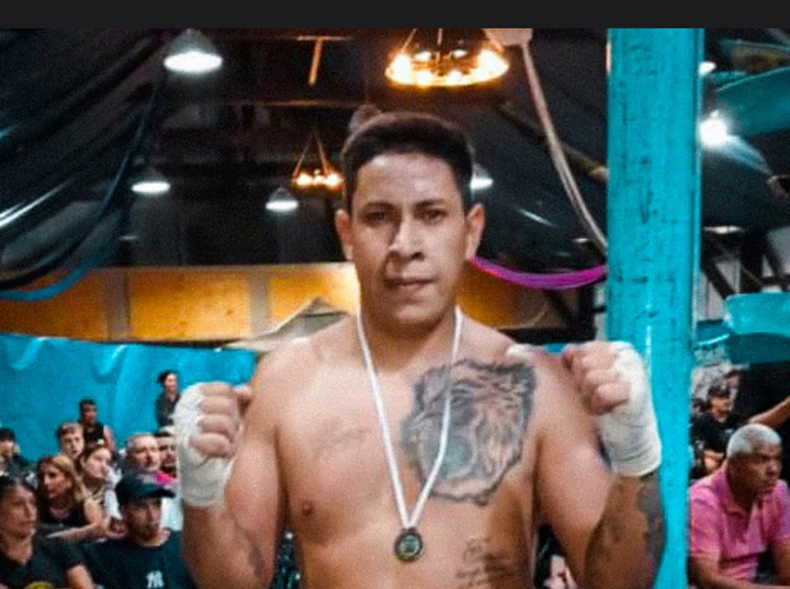 Imagen de Walter Cabrera de Muay Thai ASAC, logr&oacute; un gran triunfo en su primera competencia en Rold&aacute;n