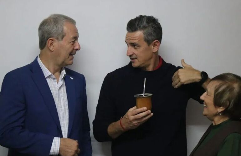 Imagen de Otra vez para la foto: Ciro Seisas visit&oacute; s&oacute;lo unos minutos la ciudad por 12 escrituras que no se entregaron