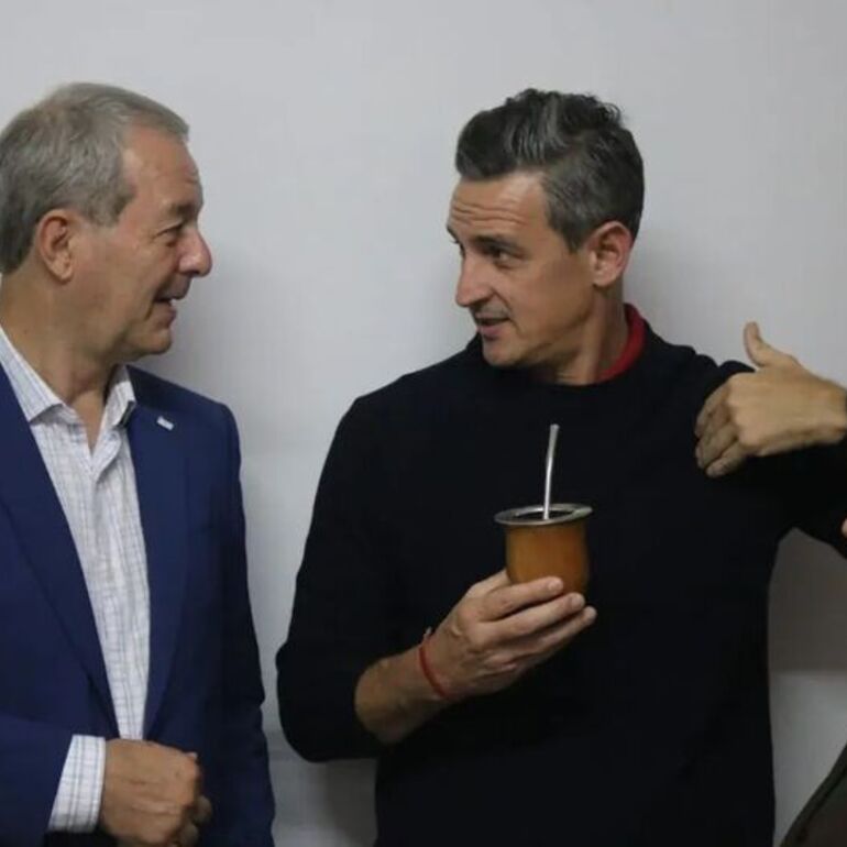 Imagen de Otra vez para la foto: Ciro Seisas visit&oacute; s&oacute;lo unos minutos la ciudad por 12 escrituras que no se entregaron