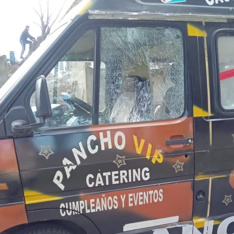 Imagen de La burocracia del "no pago": Vecino de Playa Hermosa reclama hace meses por da&ntilde;os causados por personal municipal