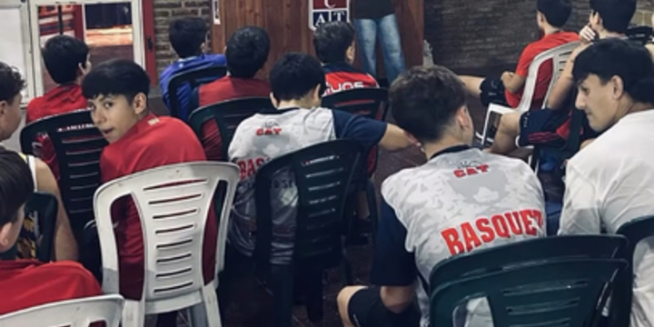 Imagen de La subcomisi&oacute;n de b&aacute;squet de Talleres, realiz&oacute; una charla nutricional para sus jugadores