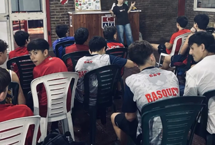 Imagen de La subcomisi&oacute;n de b&aacute;squet de Talleres, realiz&oacute; una charla nutricional para sus jugadores