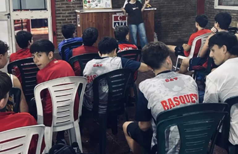 Imagen de La subcomisi&oacute;n de b&aacute;squet de Talleres, realiz&oacute; una charla nutricional para sus jugadores