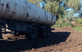 Imagen de Reclamo por el estado del camino en paraje El Omb&uacute;: denuncian nuevos camiones encajados y falta de control