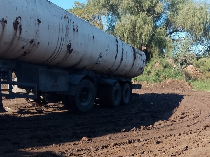 Imagen de Reclamo por el estado del camino en paraje El Omb&uacute;: denuncian nuevos camiones encajados y falta de control