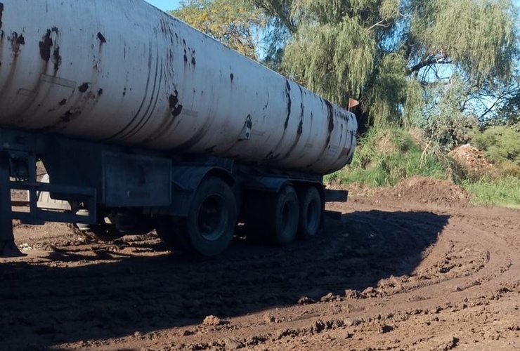 Imagen de Reclamo por el estado del camino en paraje El Omb&uacute;: denuncian nuevos camiones encajados y falta de control