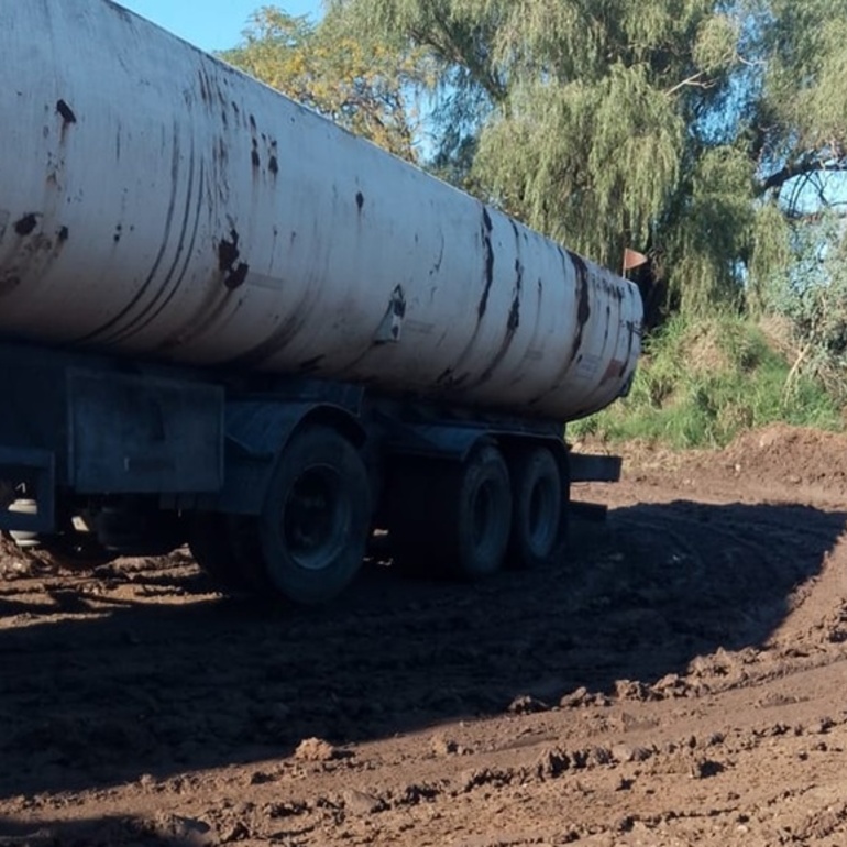 Imagen de Reclamo por el estado del camino en paraje El Omb&uacute;: denuncian nuevos camiones encajados y falta de control