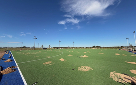 Imagen de Etapa final de obra de la cancha de c&eacute;sped sint&eacute;tico de Talleres que pronto se inaugurar&aacute;
