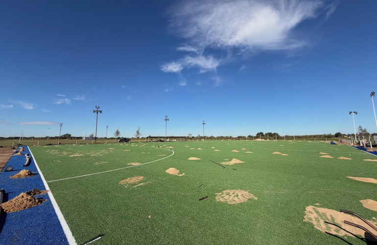 Imagen de Etapa final de obra de la cancha de c&eacute;sped sint&eacute;tico de Talleres que pronto se inaugurar&aacute;