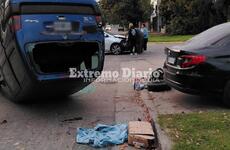 Imagen de Impactante choque en Arroyo Seco: un auto termin&oacute; contra un veh&iacute;culo estacionado con una menor adentro
