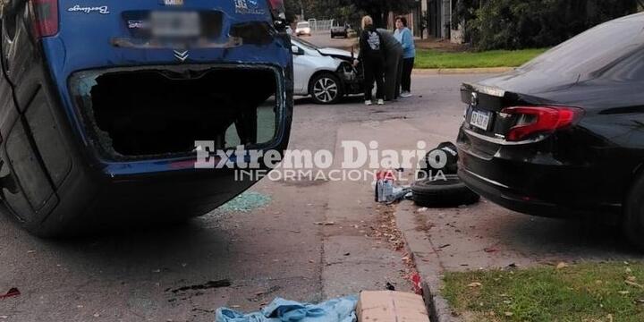 Imagen de Impactante choque en Arroyo Seco: un auto termin&oacute; contra un veh&iacute;culo estacionado con una menor adentro