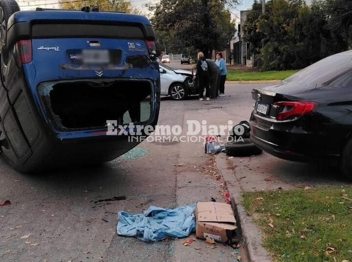 Imagen de Impactante choque en Arroyo Seco: un auto termin&oacute; contra un veh&iacute;culo estacionado con una menor adentro