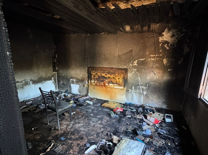 Imagen de Una pareja perdi&oacute; todo tras el incendio de su vivienda en Coronel Bogado y pide ayuda