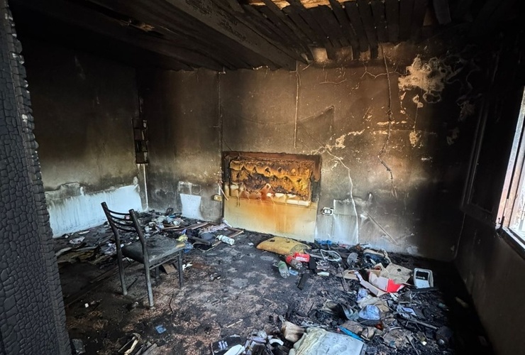 Imagen de Una pareja perdi&oacute; todo tras el incendio de su vivienda en Coronel Bogado y pide ayuda