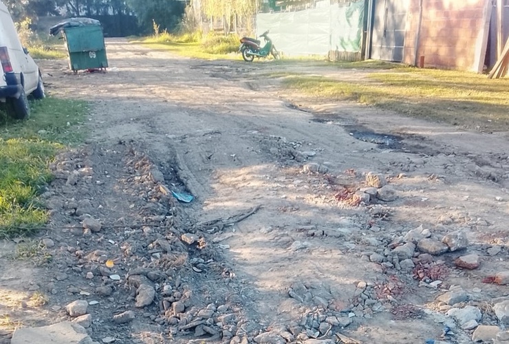 Imagen de Reclamo por el estado de las calles en el Barrio Playa Hermosa Imagen de Reclamo por el estado de las calles en el Barrio Playa Hermosa