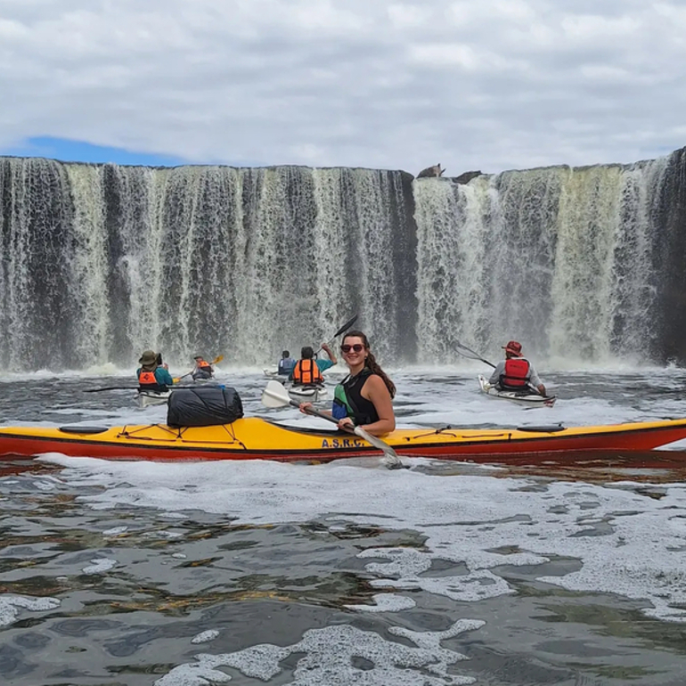 Imagen de La escuela de Kayak del Rowing Club, realiz&oacute; una Traves&iacute;a en el Salto del Pav&oacute;n