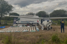 Imagen de Secuestran m&aacute;s de 400 kilos de coca&iacute;na en una avioneta interceptada en el norte de Santa Fe