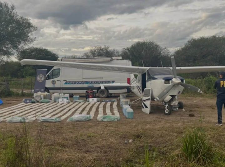 Imagen de Secuestran m&aacute;s de 400 kilos de coca&iacute;na en una avioneta interceptada en el norte de Santa Fe