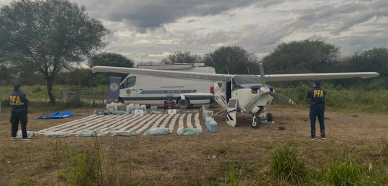 Imagen de Secuestran m&aacute;s de 400 kilos de coca&iacute;na en una avioneta interceptada en el norte de Santa Fe