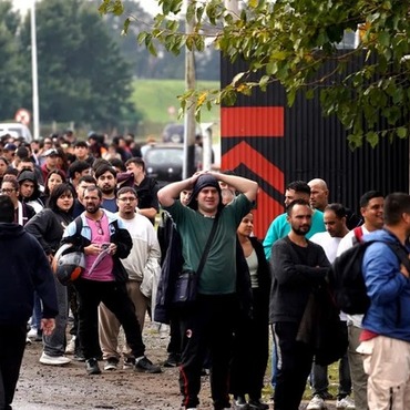 Imagen de Buscaban 60 personas y mas de 4 mil hicieron fila para trabajar en un frigor&iacute;fico que crece con ventas de media res