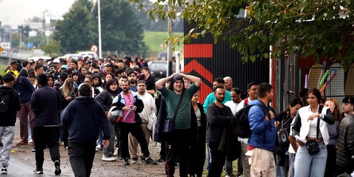 Imagen de Buscaban 60 personas y mas de 4 mil hicieron fila para trabajar en un frigor&iacute;fico que crece con ventas de media res