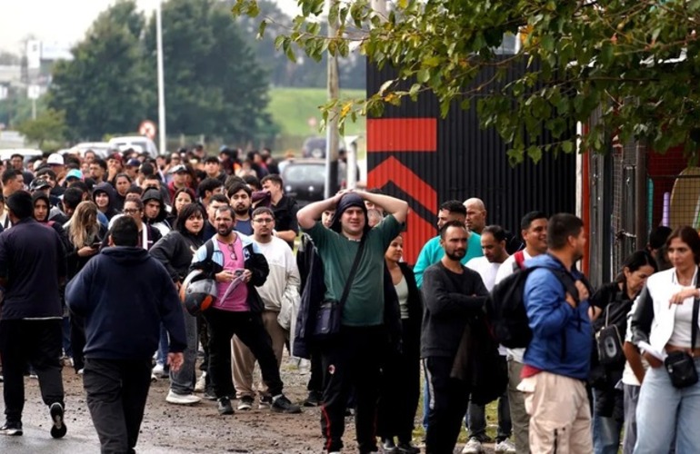 Imagen de Buscaban 60 personas y mas de 4 mil hicieron fila para trabajar en un frigor&iacute;fico que crece con ventas de media res