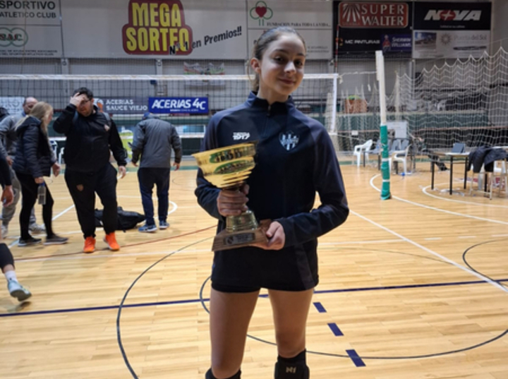 Imagen de Clara Tisone, jugadora de Uni&oacute;n, convocada a la Selecci&oacute;n de Rosario Sub-16 de V&oacute;ley