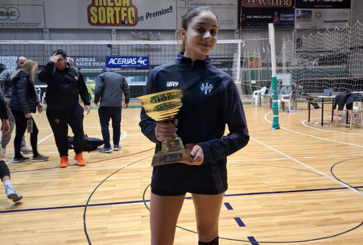 Imagen de Clara Tisone, jugadora de Uni&oacute;n, convocada a la Selecci&oacute;n de Rosario Sub-16 de V&oacute;ley