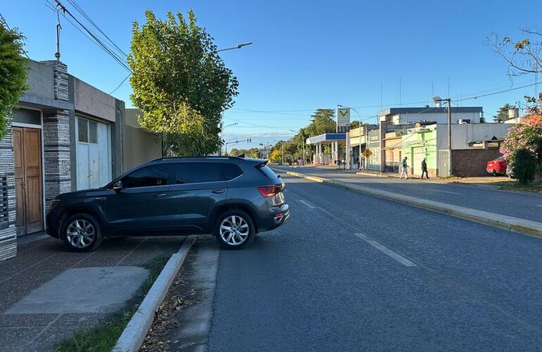 Otra dificultad es la falta de seguridad ante los frentistas que corren riesgo cada vez que intentan entrar los veh&iacute;culos a sus casas.