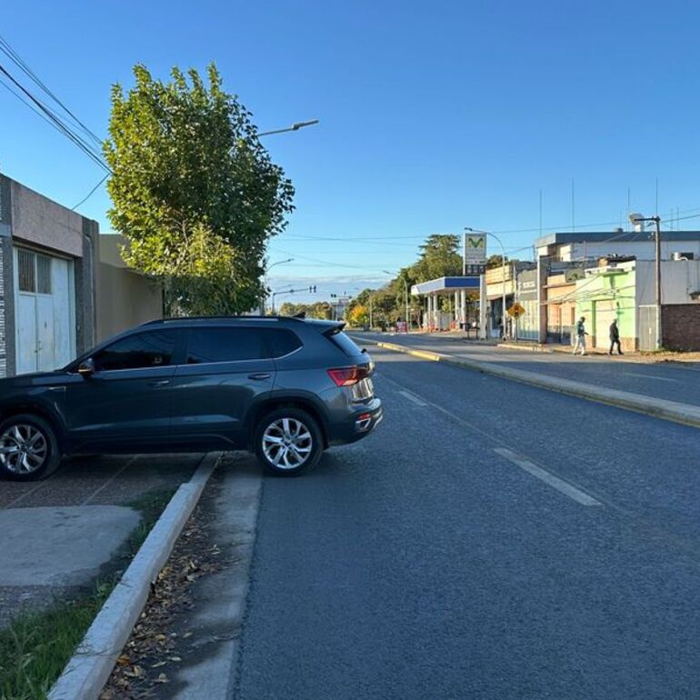 Otra dificultad es la falta de seguridad ante los frentistas que corren riesgo cada vez que intentan entrar los veh&iacute;culos a sus casas.