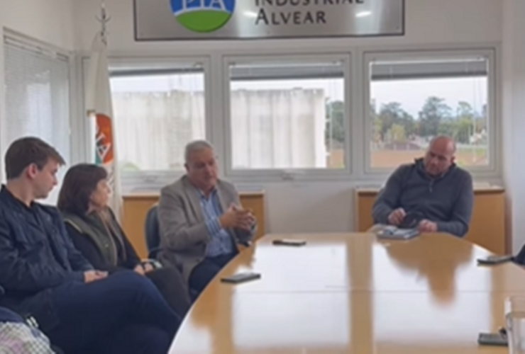 Imagen de Pighin y Pablo Far&iacute;as recorrieron el PIA y se reunieron con empresarios e industriales de Alvear