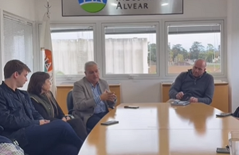 Imagen de Pighin y Pablo Far&iacute;as recorrieron el PIA y se reunieron con empresarios e industriales de Alvear