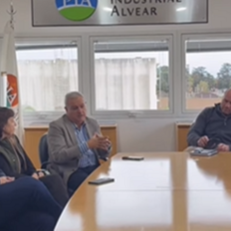 Imagen de Pighin y Pablo Far&iacute;as recorrieron el PIA y se reunieron con empresarios e industriales de Alvear