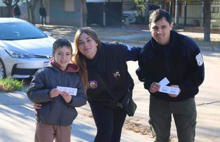 Imagen de Bomberos Voluntarios recaud&oacute; $9 millones con el tradicional �Chancho M&oacute;vil�