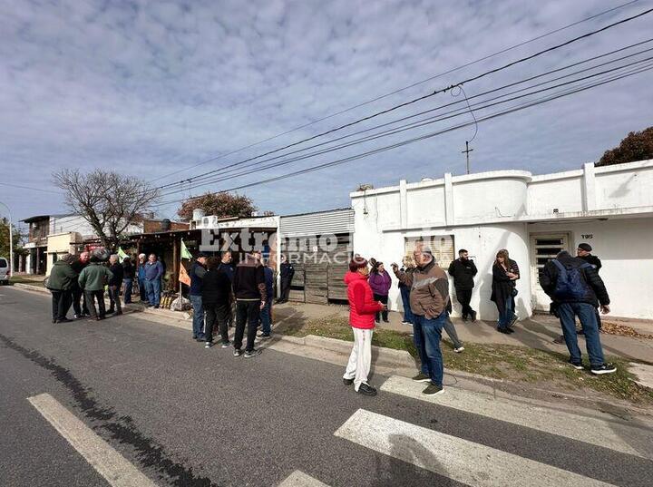 Imagen de Tensi&oacute;n en la Ruta 21: Vecinos realizan un corte total en reclamo de soluciones urgentes